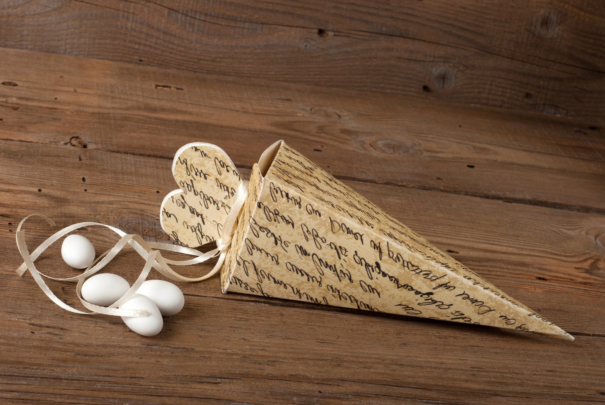 wedding favor in cute box