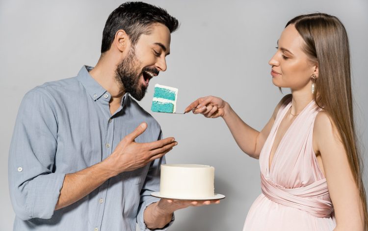 baby sprinkle cake cutting